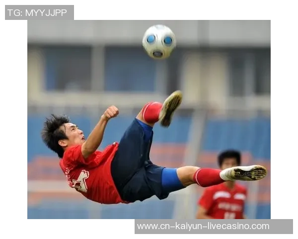 足球倒钩技巧详解与实用训练方法分享助你提升球技