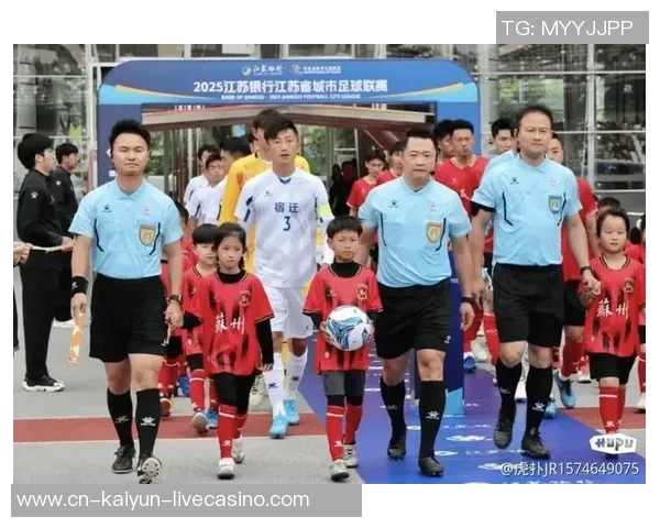 足球哥的传奇之路从草根到巅峰的奋斗与荣耀